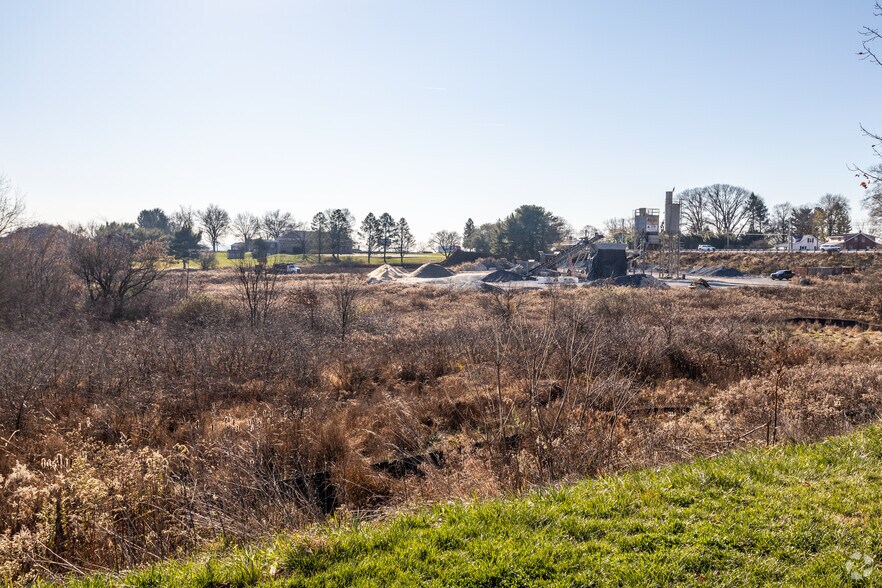 247 Zion Church Rd, Shoemakersville, PA à louer - Photo du bâtiment - Image 3 de 3