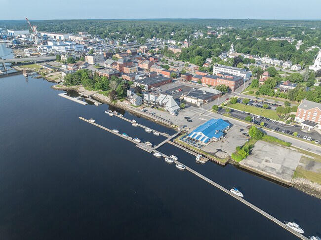 Plus de détails pour 119 Commercial St, Bath, ME - Spécialité à vendre