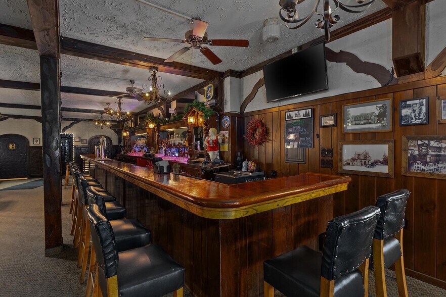 1765 Superior St, Three Lakes, WI for sale - Interior Photo - Image 3 of 34