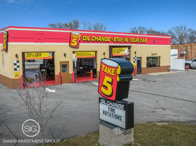 More details for 15619 Manchester Rd, Ballwin, MO - Retail for Sale
