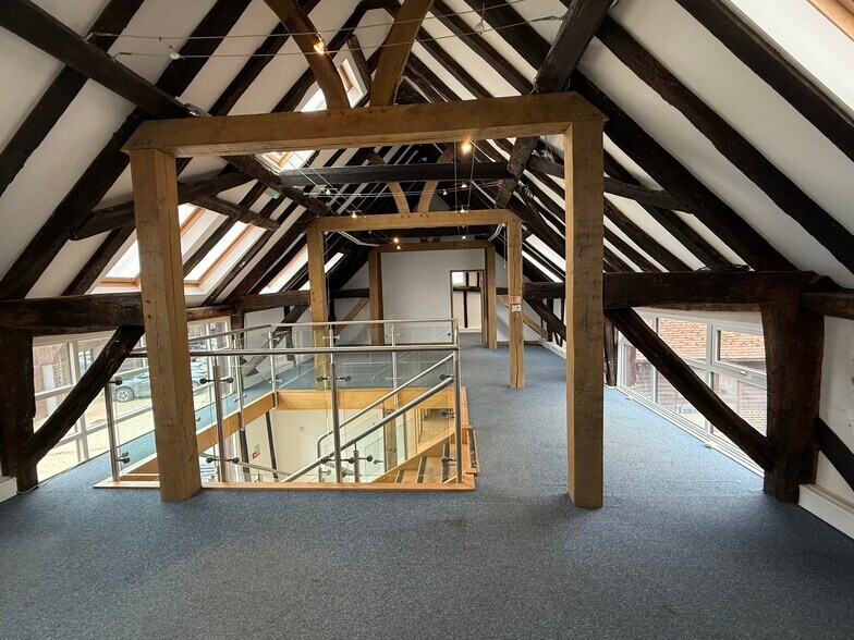 The Barn, Dawes Farm, Bognor Road, Warnham, Warnham à louer - Photo du bâtiment - Image 2 de 7