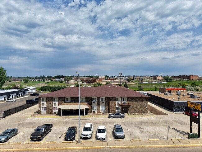 More details for 642 12th St W, Dickinson, ND - Hospitality for Sale