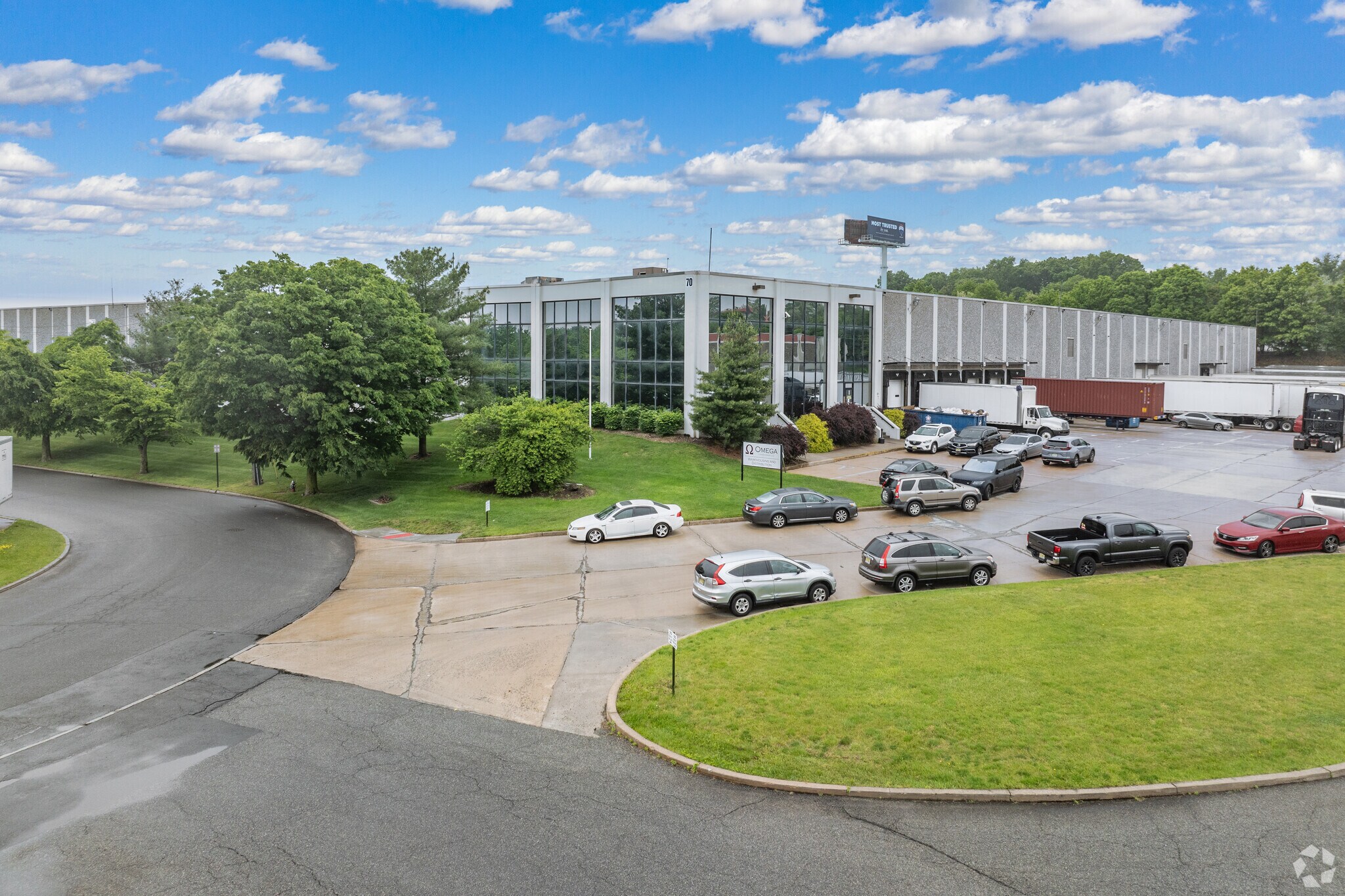 70-96 Distribution Blvd, Edison, NJ à louer Photo principale- Image 1 de 11