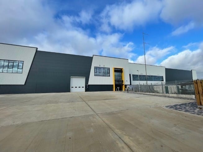 Unit 1-3 Tewin Rd, Welwyn Garden City for lease - Building Photo - Image 2 of 9
