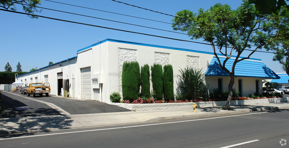 1673-1675 E Del Amo Blvd, Carson, CA for lease - Building Photo - Image 3 of 9