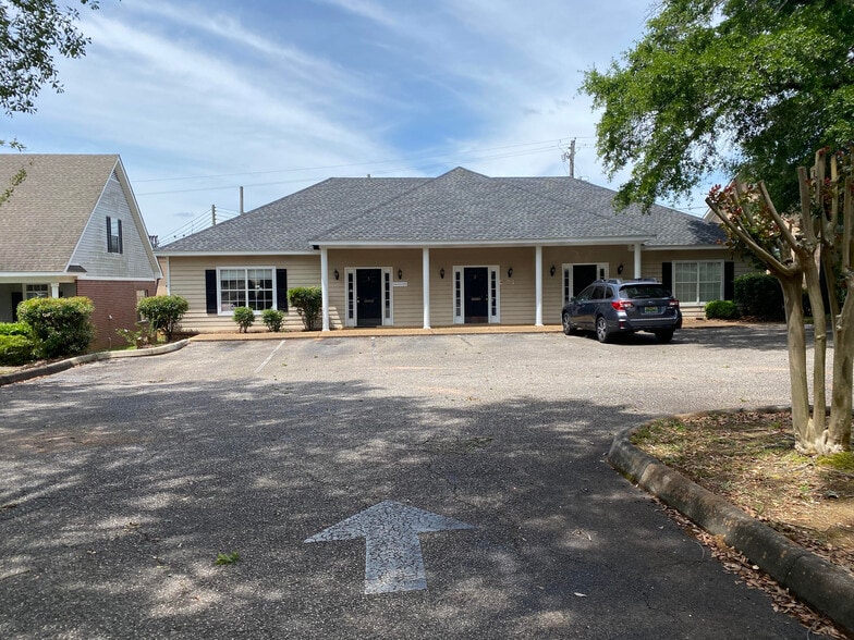 6304 Piccadilly Square Dr, Mobile, AL for sale - Building Photo - Image 1 of 3