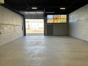 99 Bridge Rd, Islandia, NY à louer Photo intérieure- Image 2 de 5