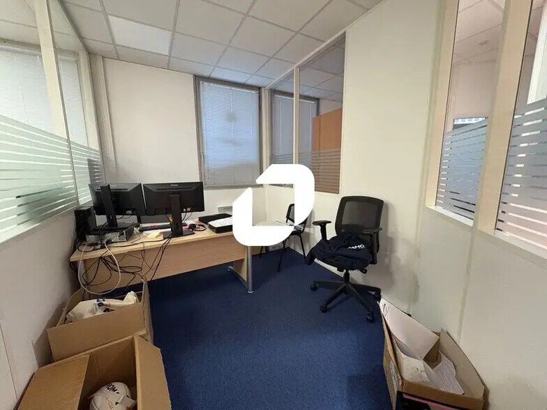 Bureau dans Montigny-le-Bretonneux à louer - Photo intérieure - Image 3 de 8