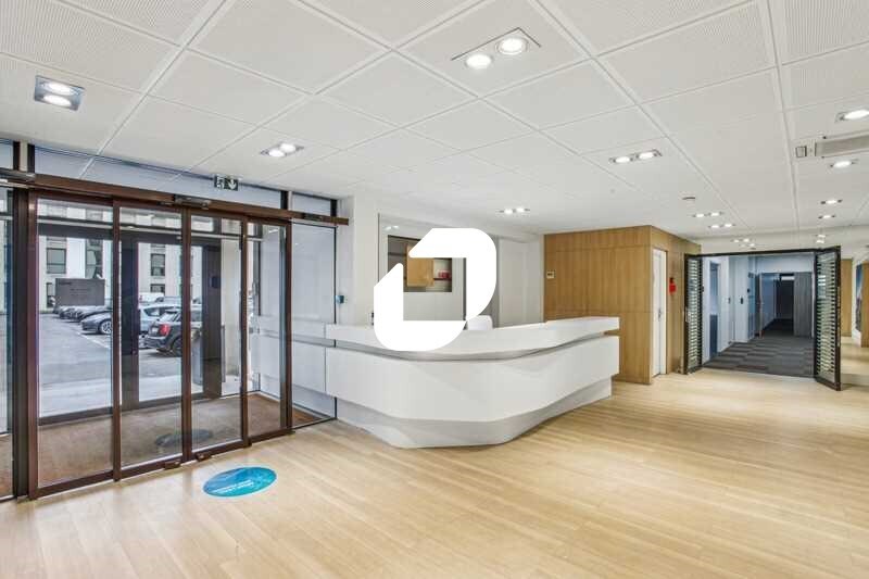Bureau dans Chatou à louer - Hall d’entrée - Image 2 de 11
