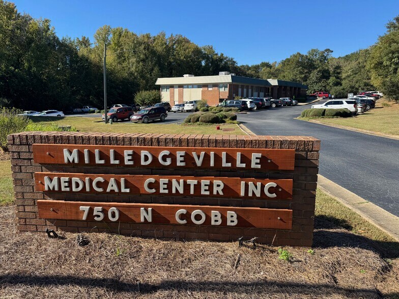750 N Cobb St, Milledgeville, GA à louer - Photo du bâtiment - Image 2 de 15