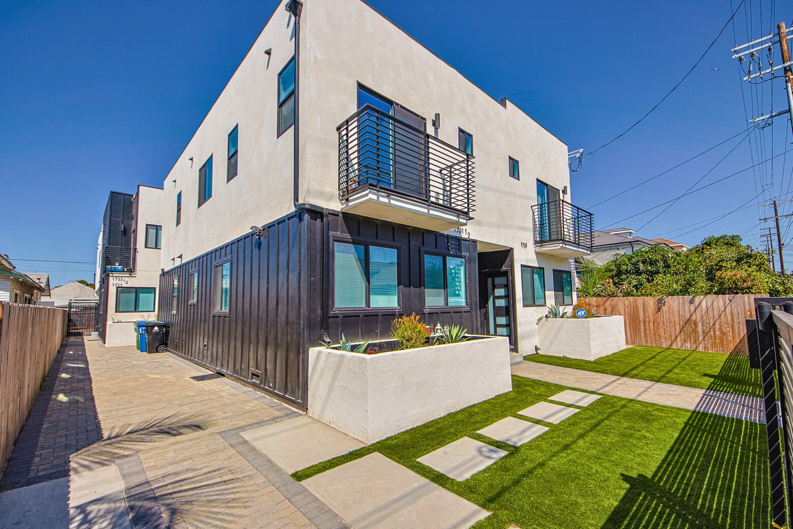 1731 S New Hampshire Ave, Los Angeles, CA à vendre Photo du bâtiment- Image 1 de 68