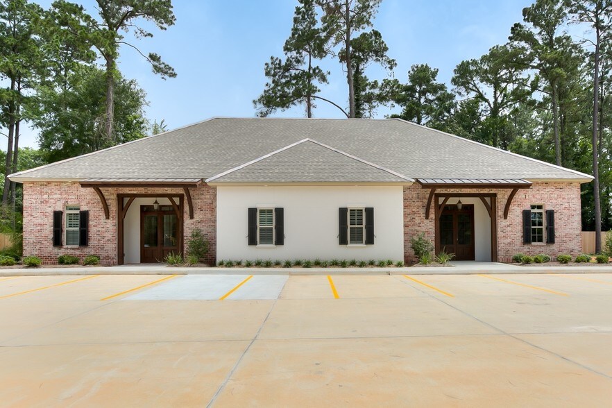 102 Fontainbleau Dr, Mandeville, LA for sale - Primary Photo - Image 1 of 8