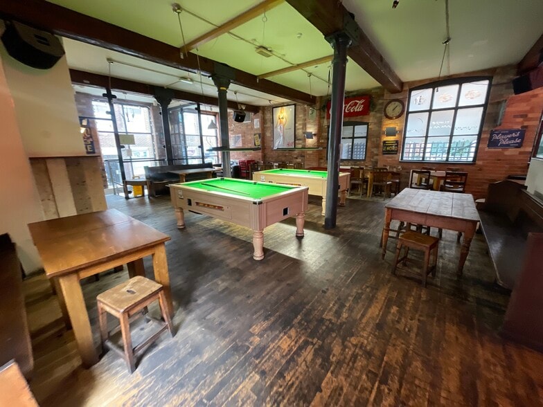 32 Millstone Ln, Leicester for sale - Interior Photo - Image 2 of 10