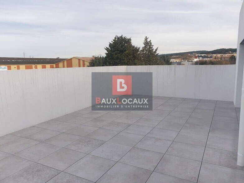 Flex dans Salon-de-Provence à louer - Photo du bâtiment - Image 3 de 5
