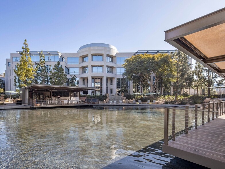 4435 Eastgate Mall, San Diego, CA for lease - Building Photo - Image 2 of 4