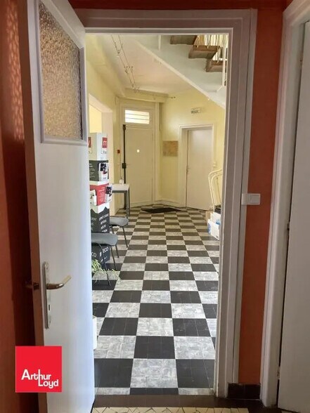 Office in Luisant for lease - Building Photo - Image 2 of 5