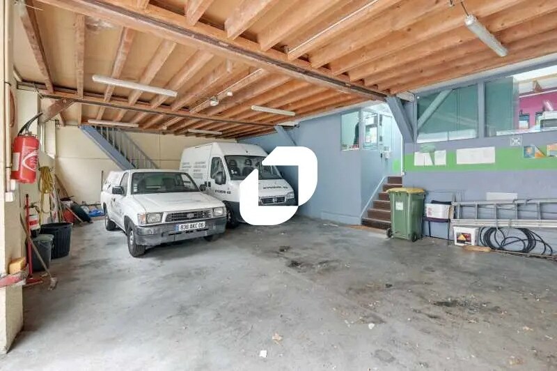 Flex in Montrouge for sale - Interior Photo - Image 3 of 14