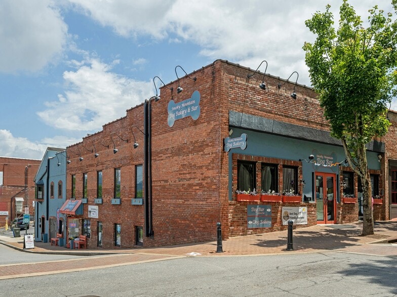 44 Church St, Waynesville, NC for sale - Building Photo - Image 1 of 33
