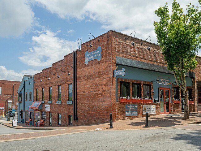 More details for 44 Church St, Waynesville, NC - Retail for Sale