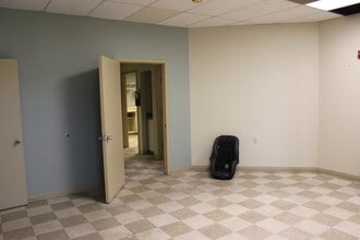 3550 University Blvd S, Jacksonville, FL for lease Interior Photo- Image 2 of 4