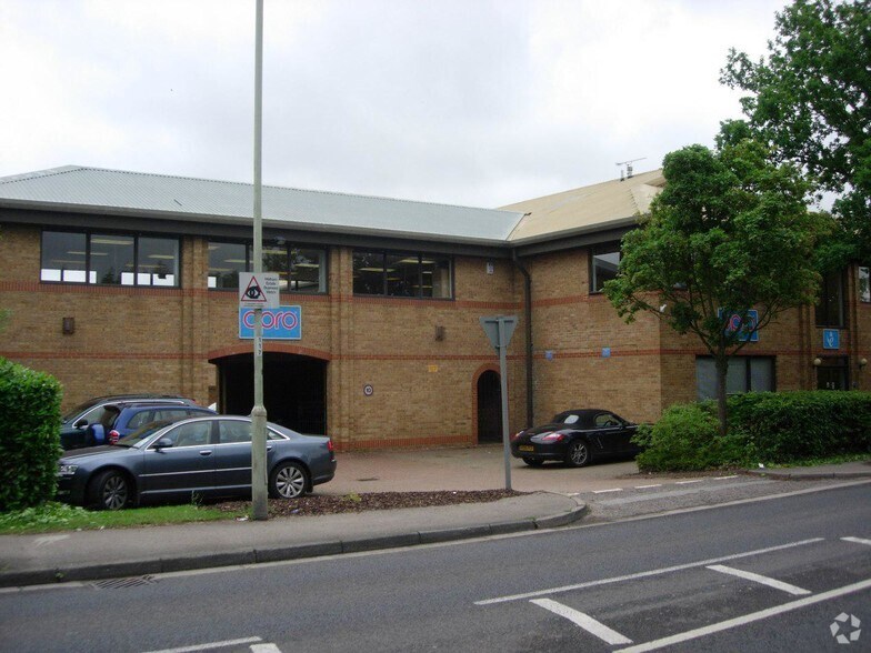 151-163 Dixons Hill Rd, North Mymms à louer - Photo du bâtiment - Image 2 de 6