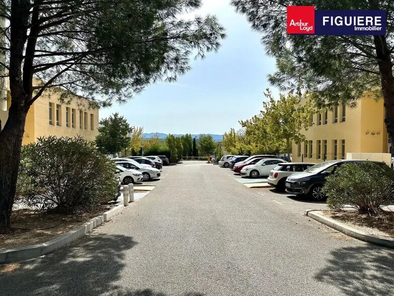 425 Rue René Descartes, Aix-en-Provence à vendre - Photo du bâtiment - Image 2 de 18
