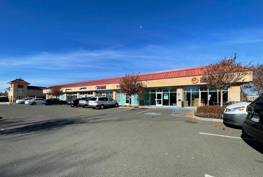 340-350 Travis Blvd, Fairfield, CA for lease - Building Photo - Image 2 of 5