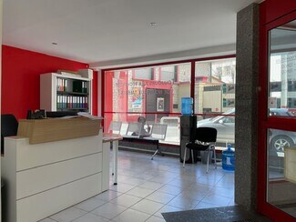 Plus de détails pour Multi-résidentiel à vendre