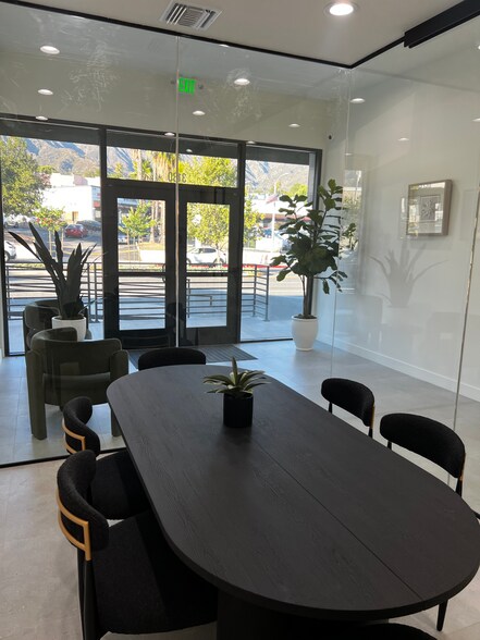 3130-3136 1/2 Foothill Blvd, La Crescenta, CA à louer - Hall d’entrée - Image 3 de 10