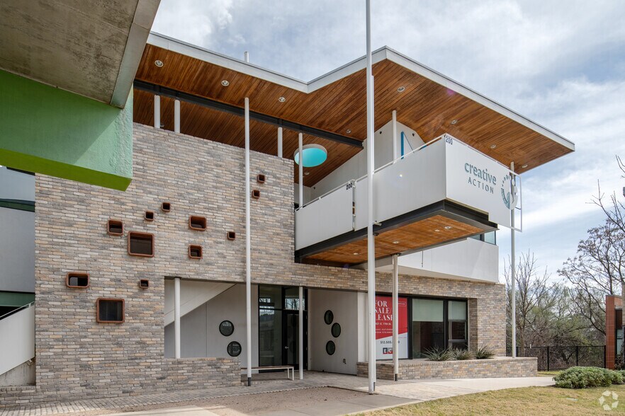 2921 E 17th St, Austin, TX à louer - Photo du bâtiment - Image 3 de 26