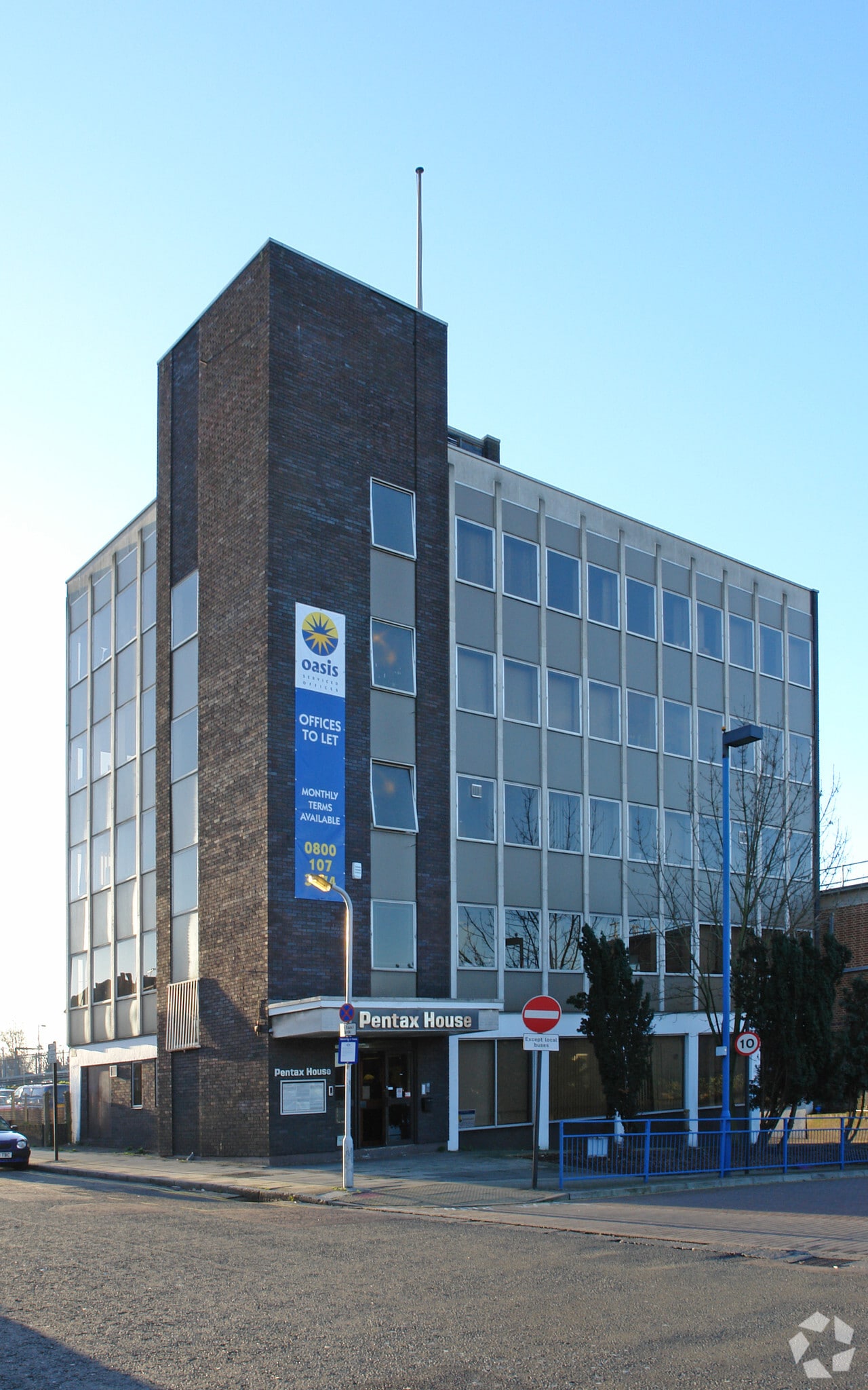 South Hill Ave, Harrow for lease Primary Photo- Image 1 of 4