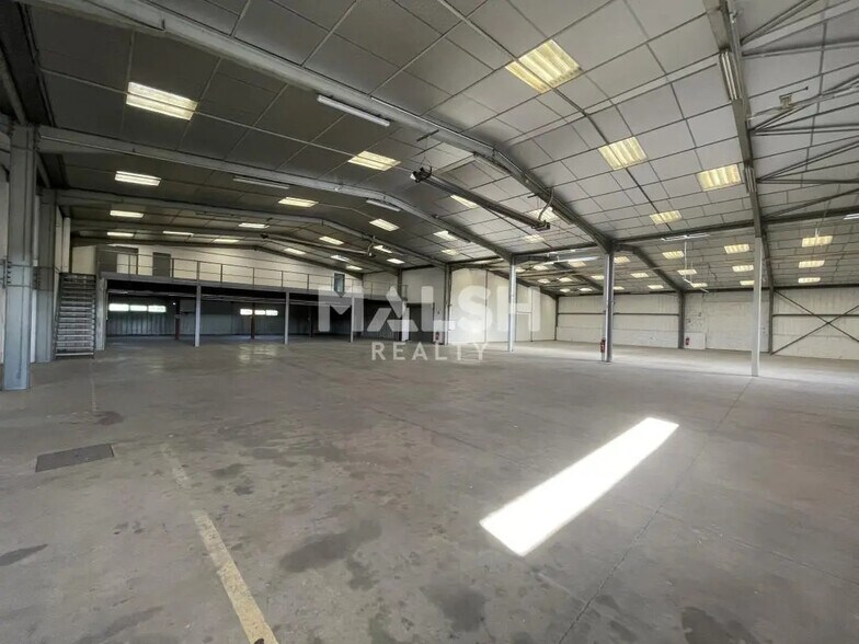 Bureau dans CIVRIEUX-D'AZERGUES à louer - Photo intérieure - Image 2 de 13