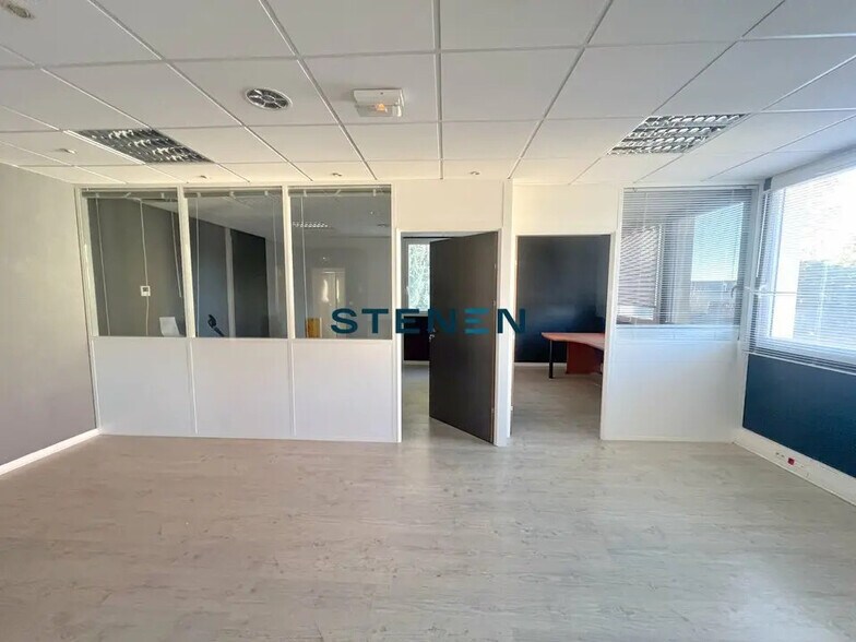 Bureau dans Éguilles à vendre - Photo du bâtiment - Image 3 de 5