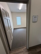 8427-8437 Clint Dr, Belton, MO for lease Interior Photo- Image 2 of 5