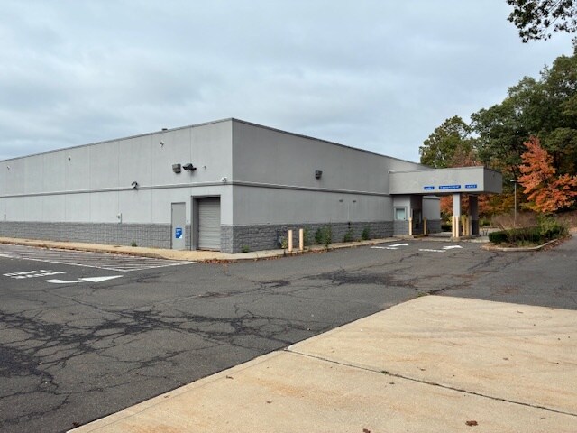 605 N Colony Rd, Wallingford, CT à louer - Photo du bâtiment - Image 2 de 12