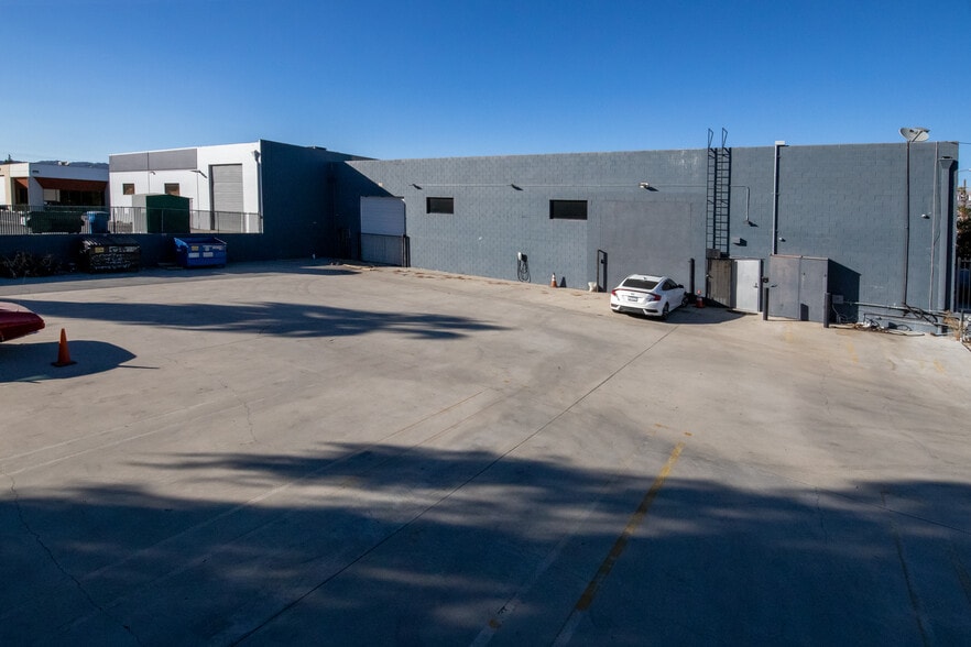 2 Turn-Key Film & Production Studios portfolio of 2 properties for sale on LoopNet.ca - Building Photo - Image 3 of 49