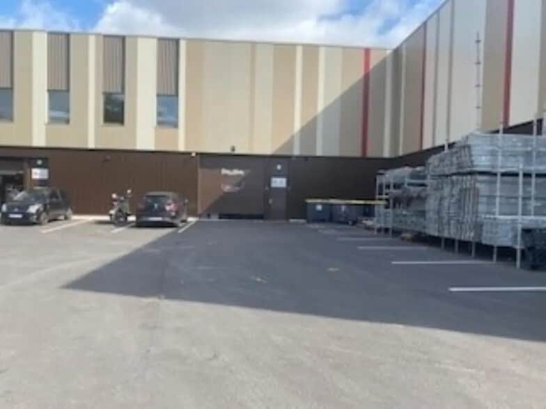 Flex in Gennevilliers for lease - Building Photo - Image 2 of 6