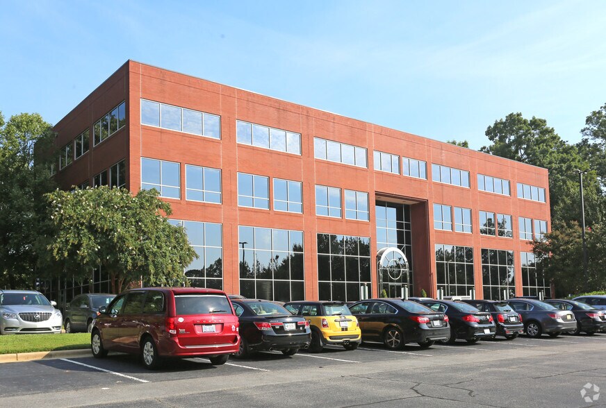 4000 Piedmont Pky, High Point, NC à louer - Photo principale - Image 1 de 17