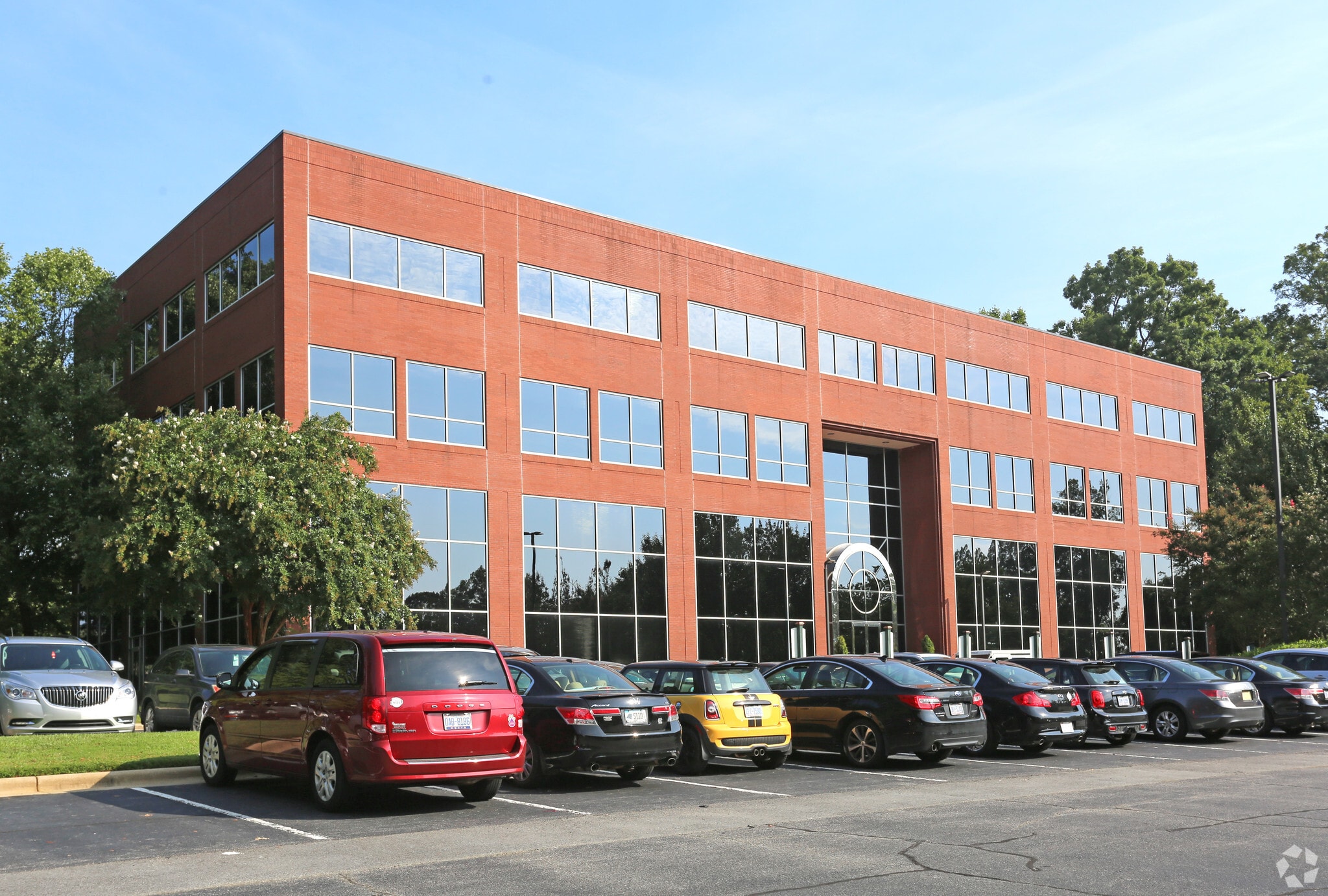 4000 Piedmont Pky, High Point, NC for lease Primary Photo- Image 1 of 18