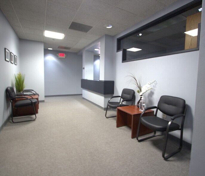 104 N Main St, Saint Charles, MO à louer - Photo du bâtiment - Image 2 de 17