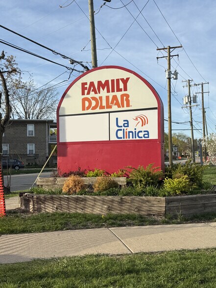 609-611 Dundee Ave, Elgin, IL à louer - Photo de l’enseigne - Image 3 de 3