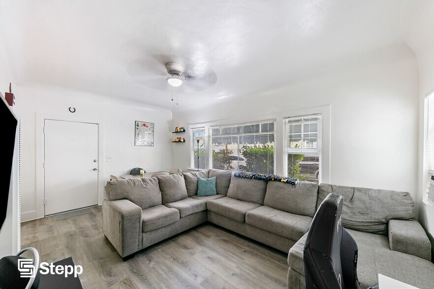 421 N Rose Pl, Long Beach, CA à vendre - Photo du bâtiment - Image 3 de 10