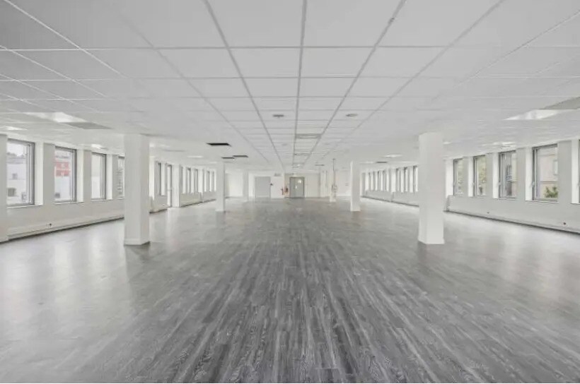 Office in Clichy for lease - Building Photo - Image 1 of 8