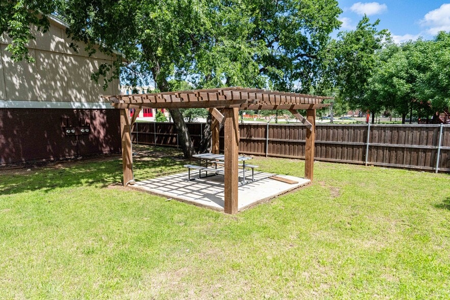 1226-1232 Avenue A, Denton, TX for sale - Building Photo - Image 2 of 21