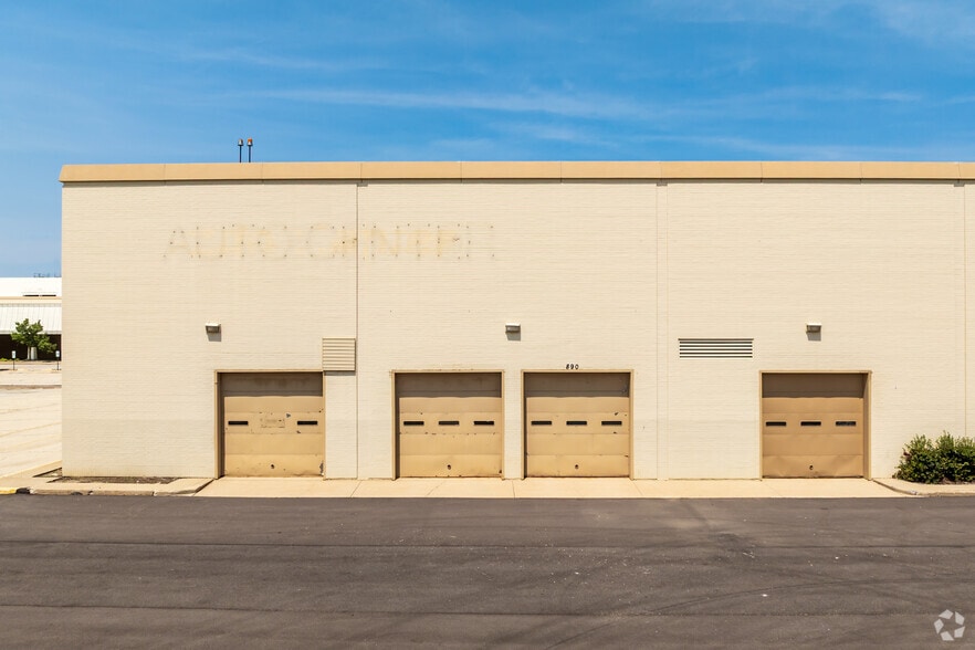 890 Perimeter Dr, Schaumburg, IL à vendre - Photo du bâtiment - Image 2 de 5