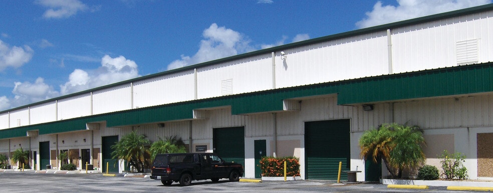 5422-5432 W Crenshaw St, Tampa, FL for lease - Building Photo - Image 2 of 2