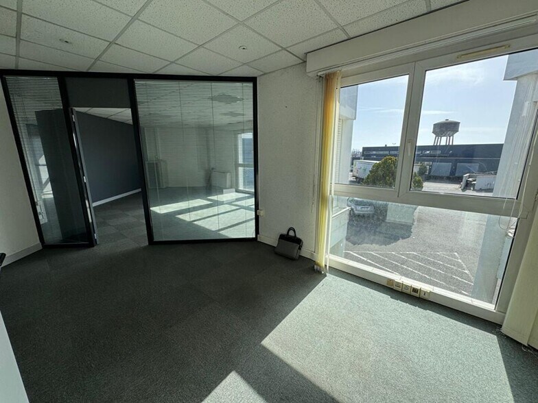 Office in Cugnaux for lease - Building Photo - Image 1 of 4