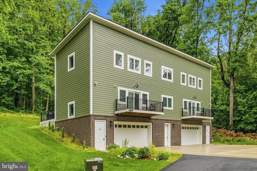 13537 Hanging Rock Ln, Lovettsville, VA for sale - Building Photo - Image 2 of 12
