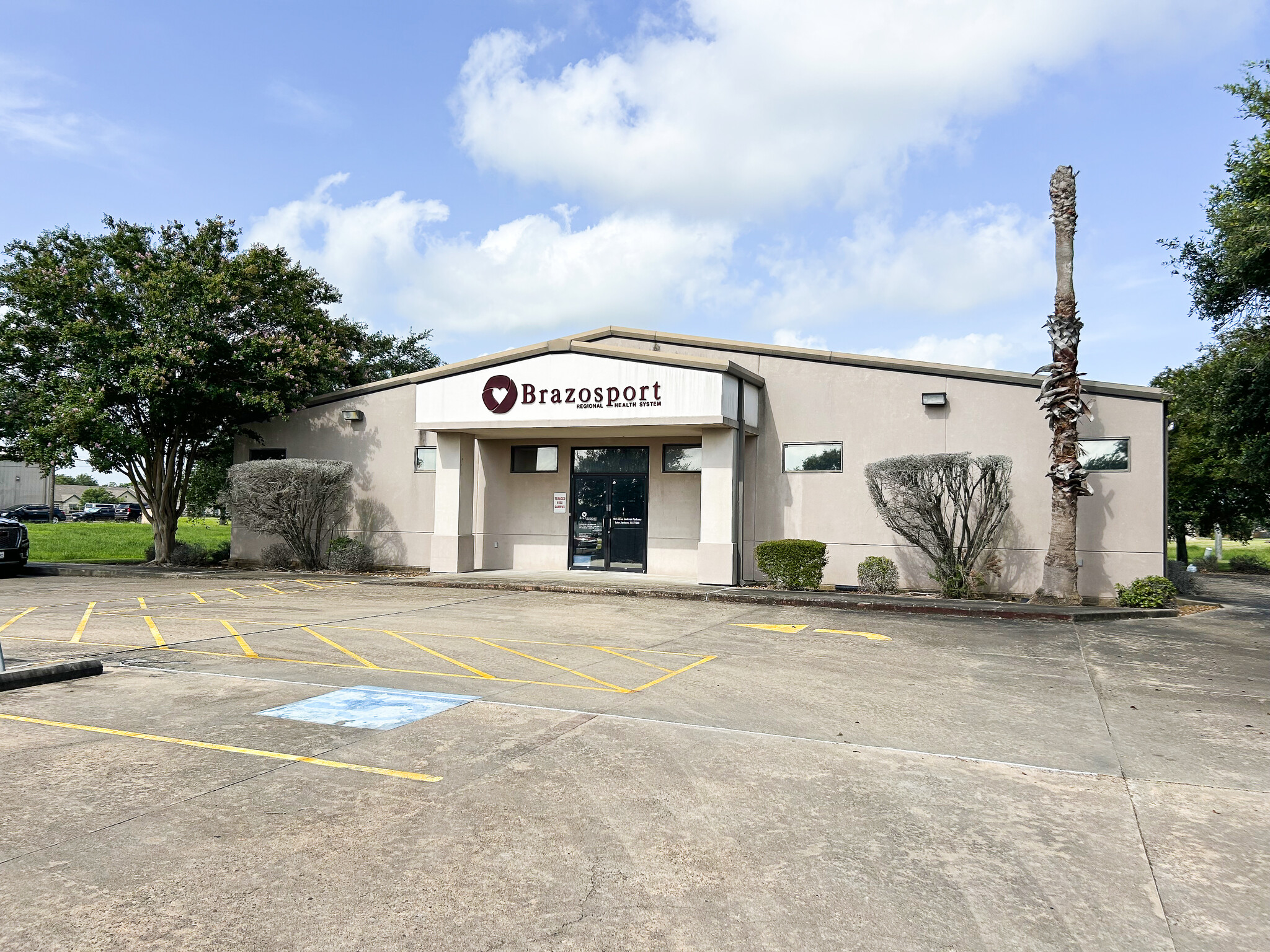 194 Abner Jackson Pky, Lake Jackson, TX for sale Building Photo- Image 1 of 6