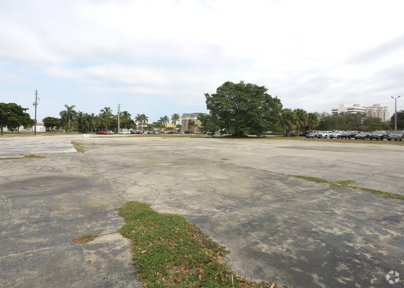 550 N Quadrille Blvd, West Palm Beach, FL à louer - Photo du bâtiment - Image 2 de 18